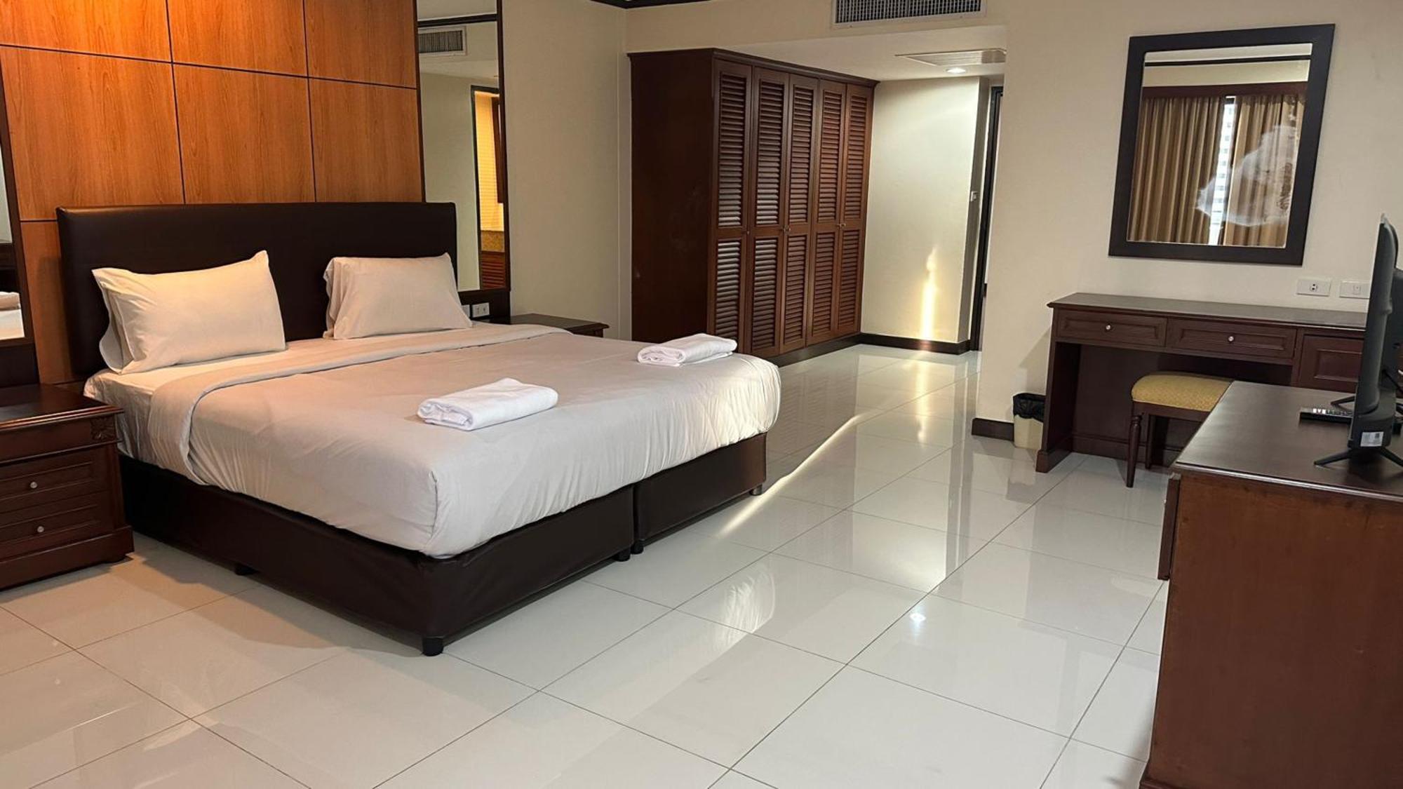 Omni Tower Sukhumvit Soi 4 Direct Apartment Bangkok Exterior photo