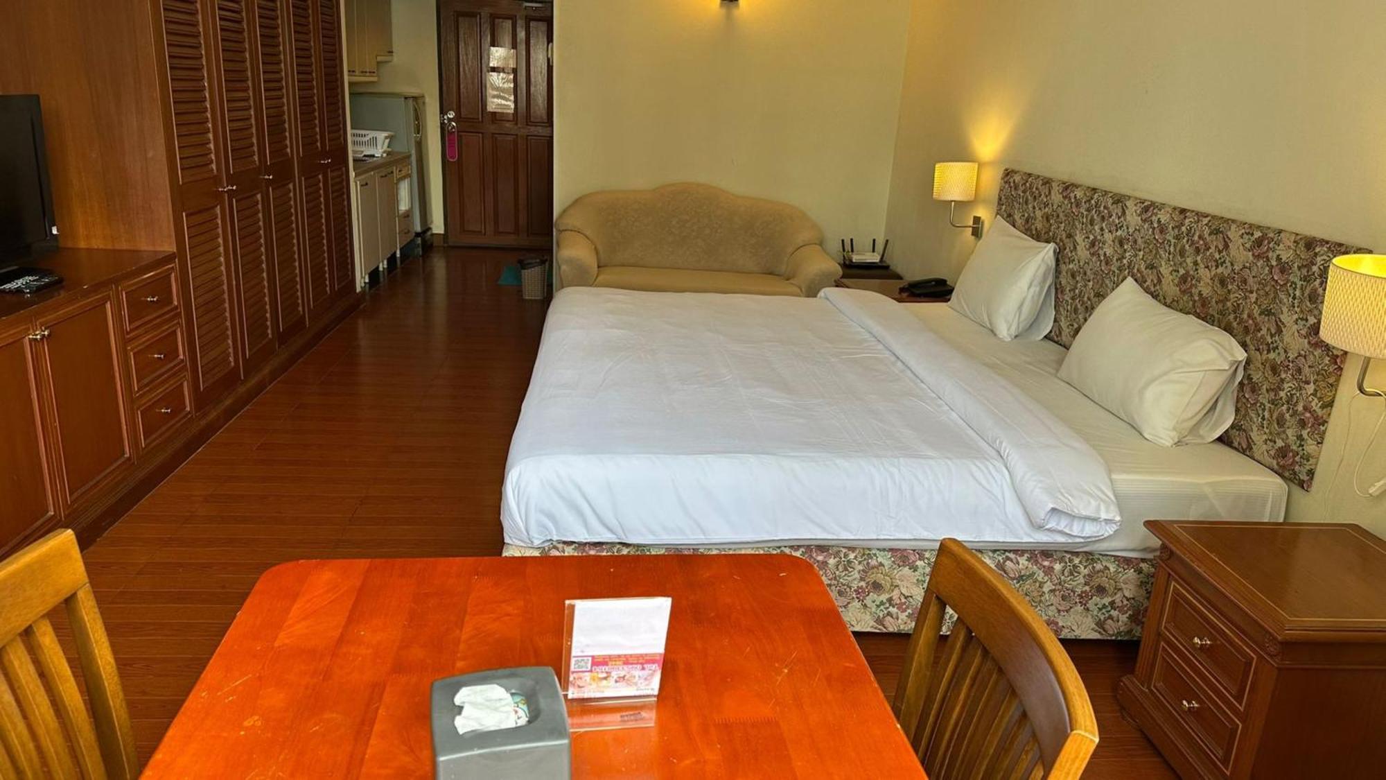 Omni Tower Sukhumvit Soi 4 Direct Apartment Bangkok Exterior photo