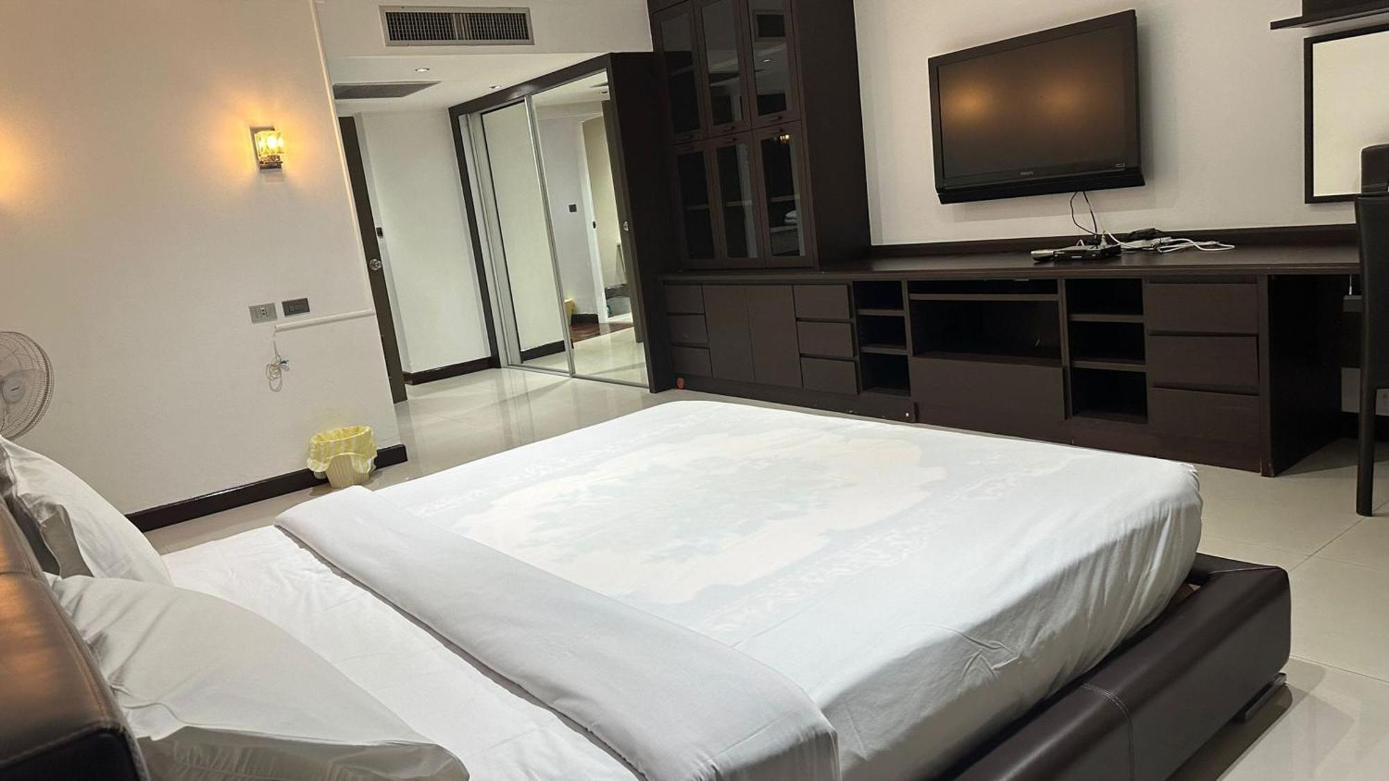 Omni Tower Sukhumvit Soi 4 Direct Apartment Bangkok Exterior photo