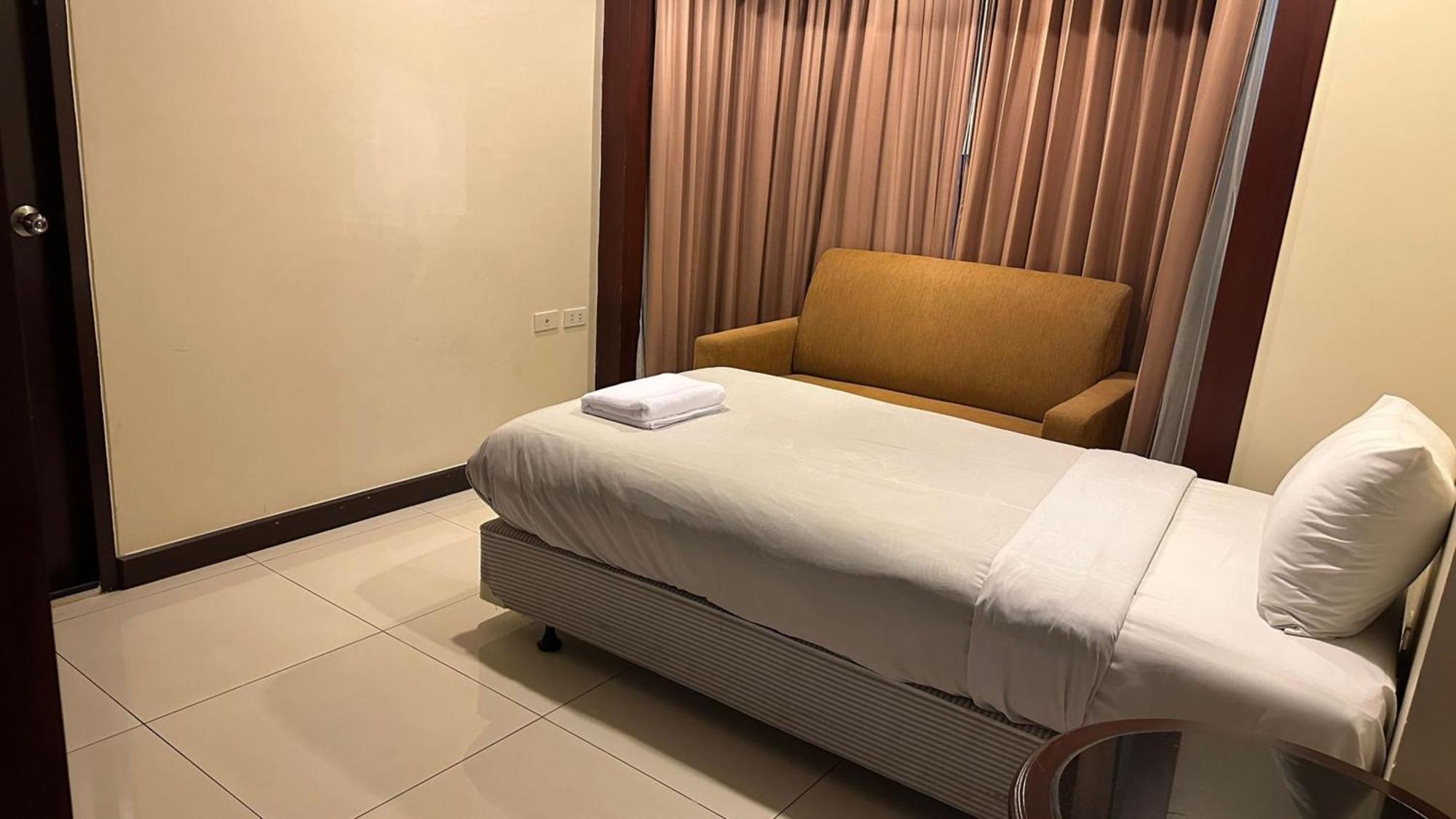Omni Tower Sukhumvit Soi 4 Direct Apartment Bangkok Exterior photo