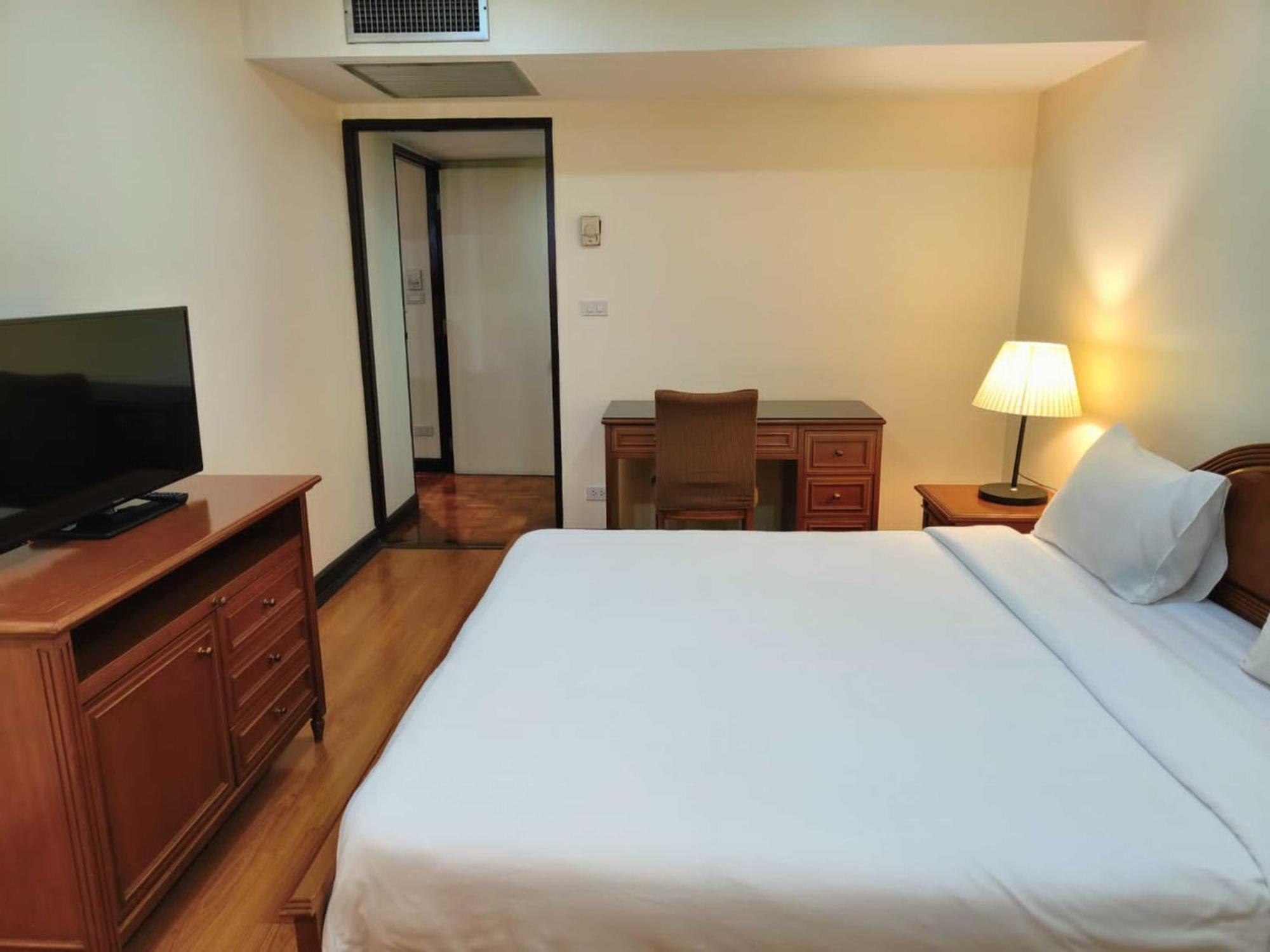 Omni Tower Sukhumvit Soi 4 Direct Apartment Bangkok Exterior photo