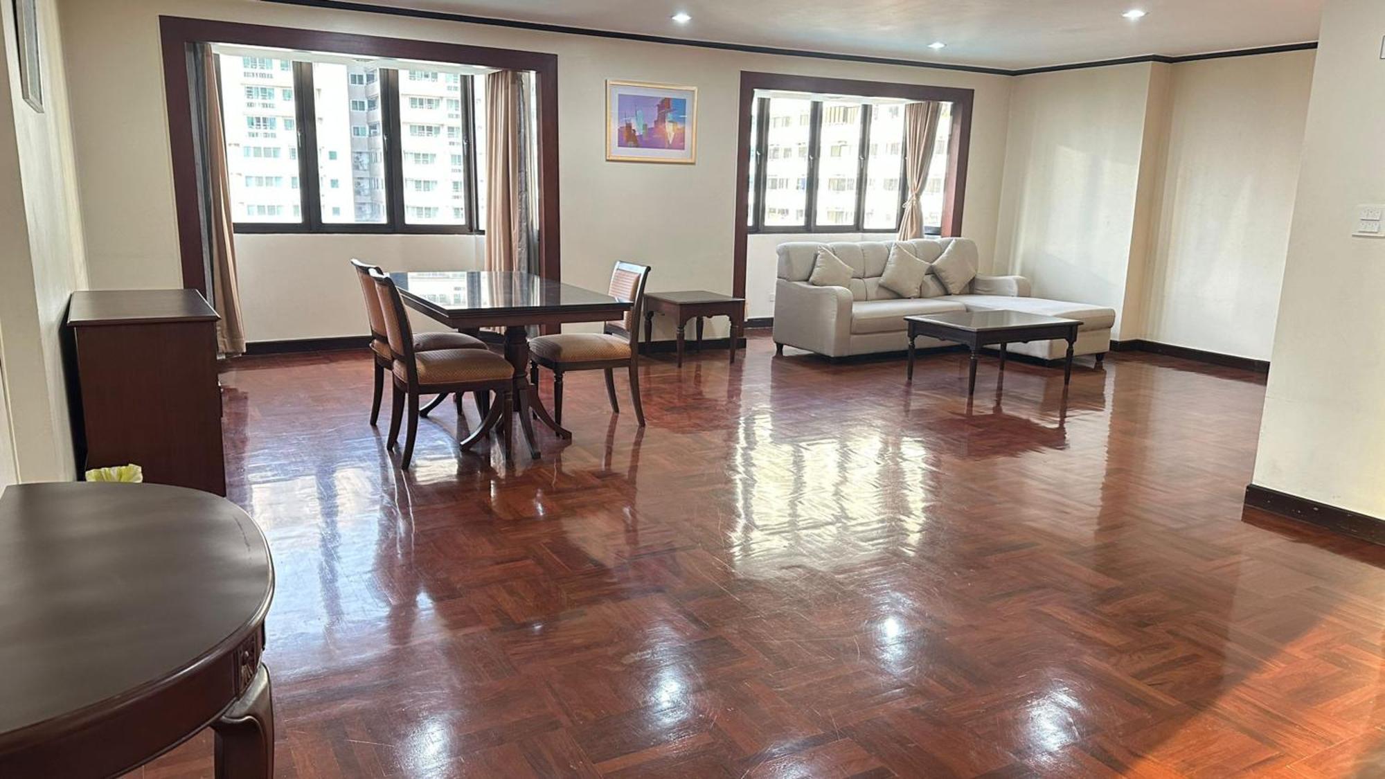 Omni Tower Sukhumvit Soi 4 Direct Apartment Bangkok Exterior photo