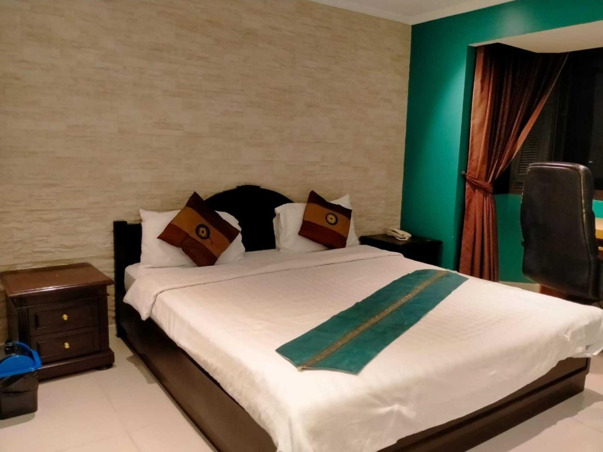 Omni Tower Sukhumvit Soi 4 Direct Apartment Bangkok Exterior photo