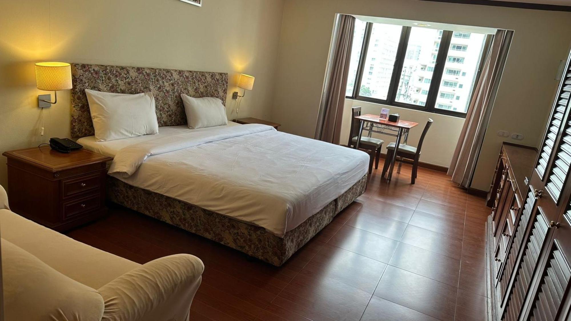 Omni Tower Sukhumvit Soi 4 Direct Apartment Bangkok Exterior photo
