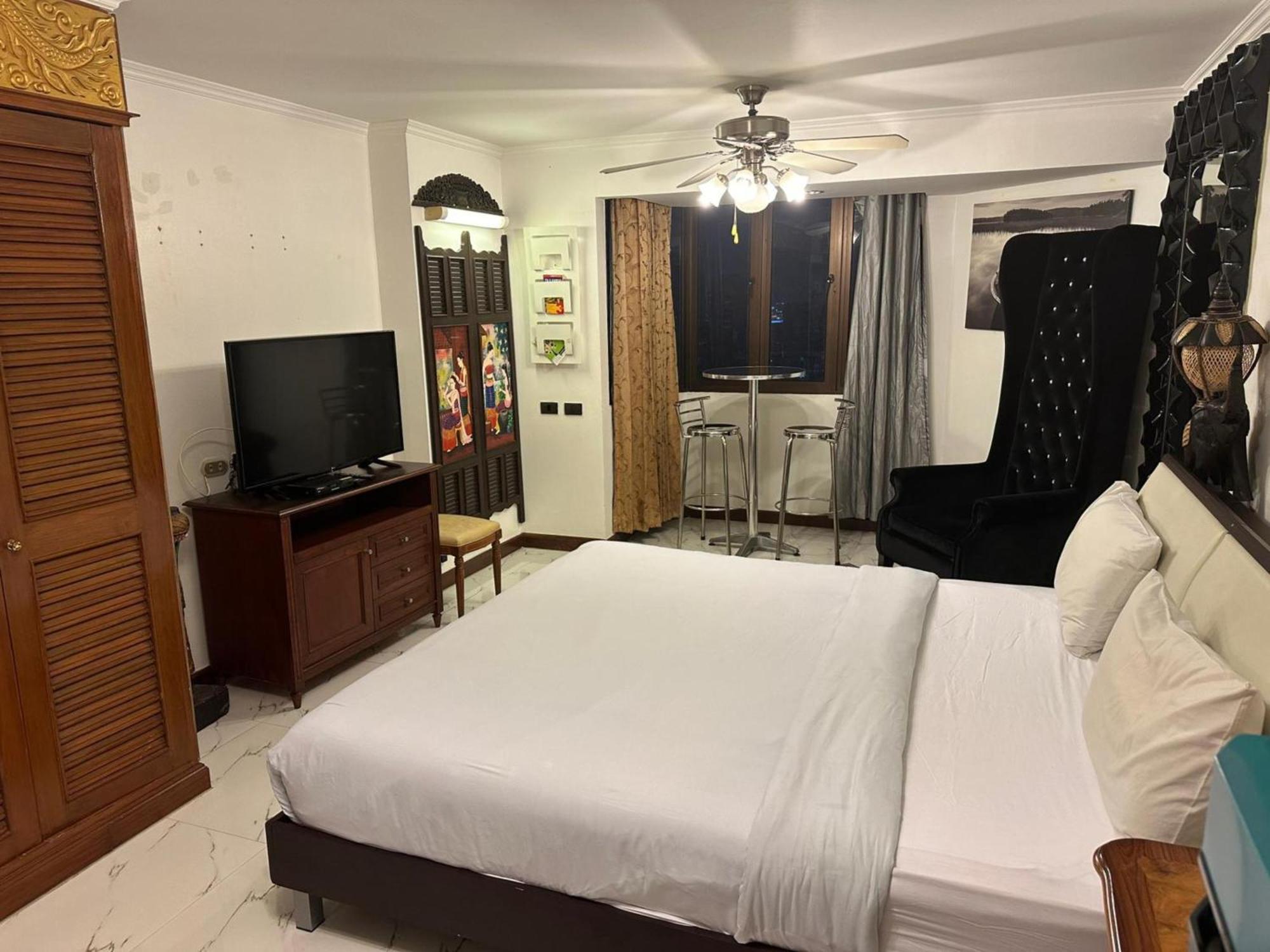 Omni Tower Sukhumvit Soi 4 Direct Apartment Bangkok Exterior photo