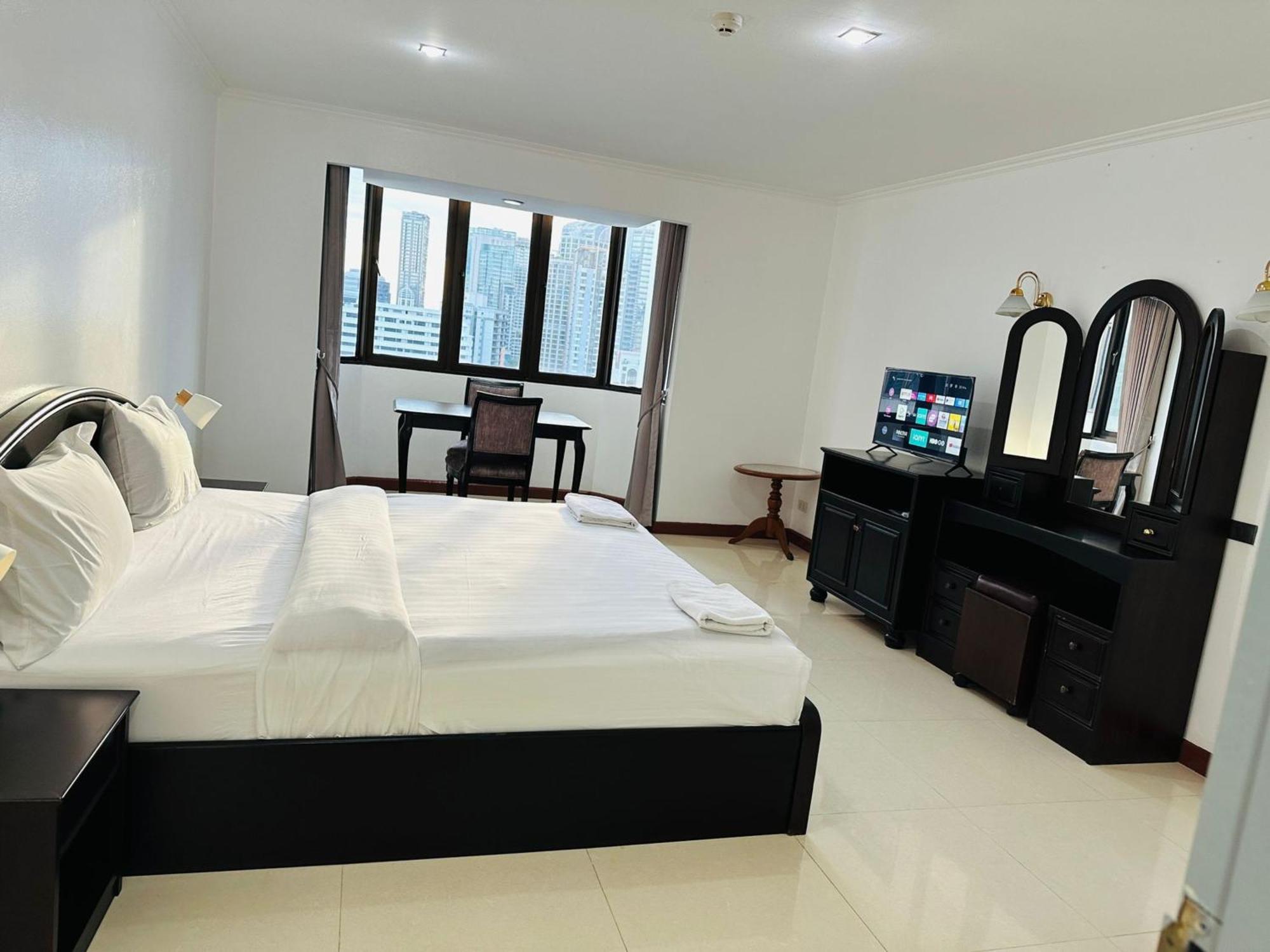 Omni Tower Sukhumvit Soi 4 Direct Apartment Bangkok Exterior photo