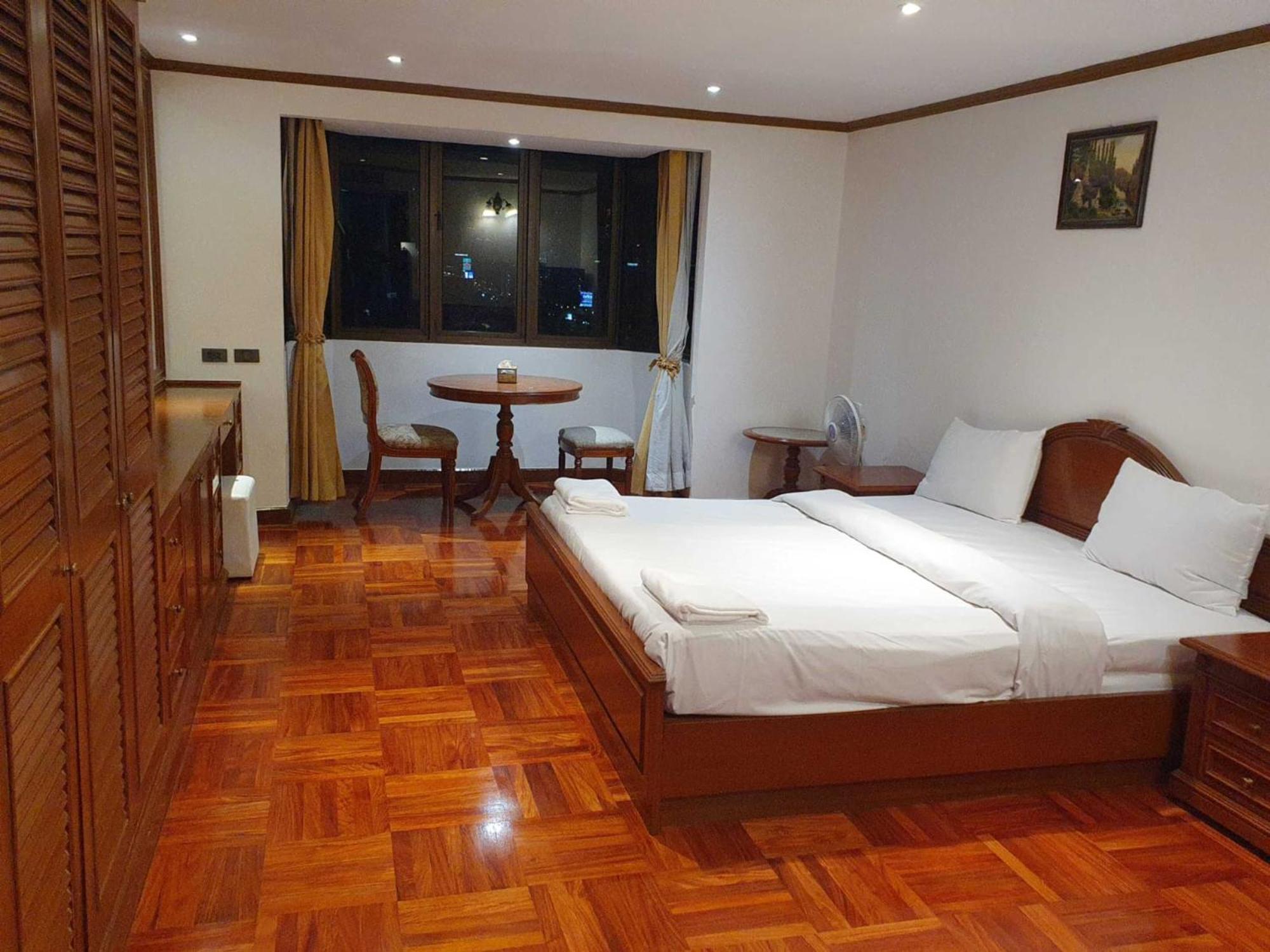 Omni Tower Sukhumvit Soi 4 Direct Apartment Bangkok Exterior photo